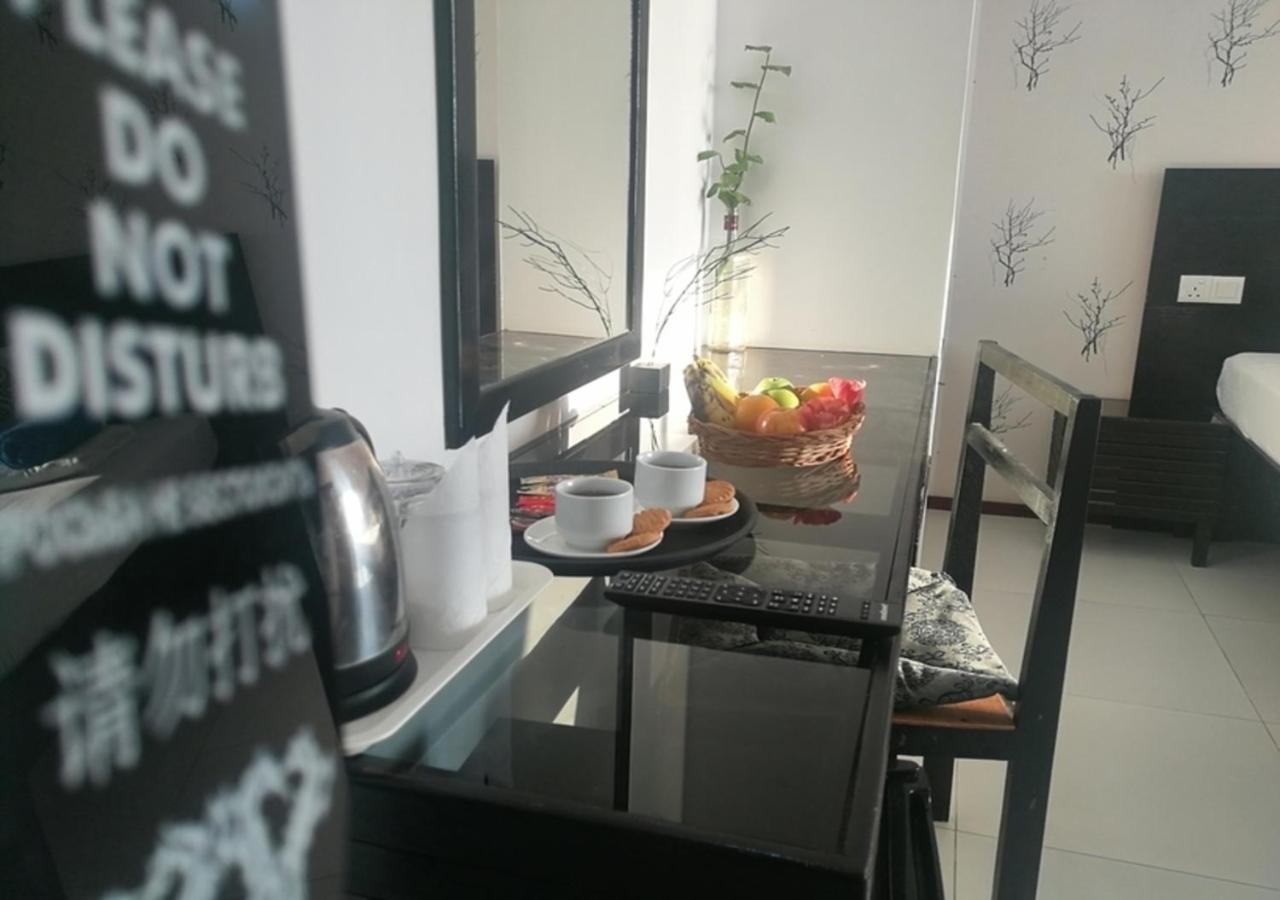 Crown Beach Hotel-Private Bikini Beach Dhiffushi Bagian luar foto
