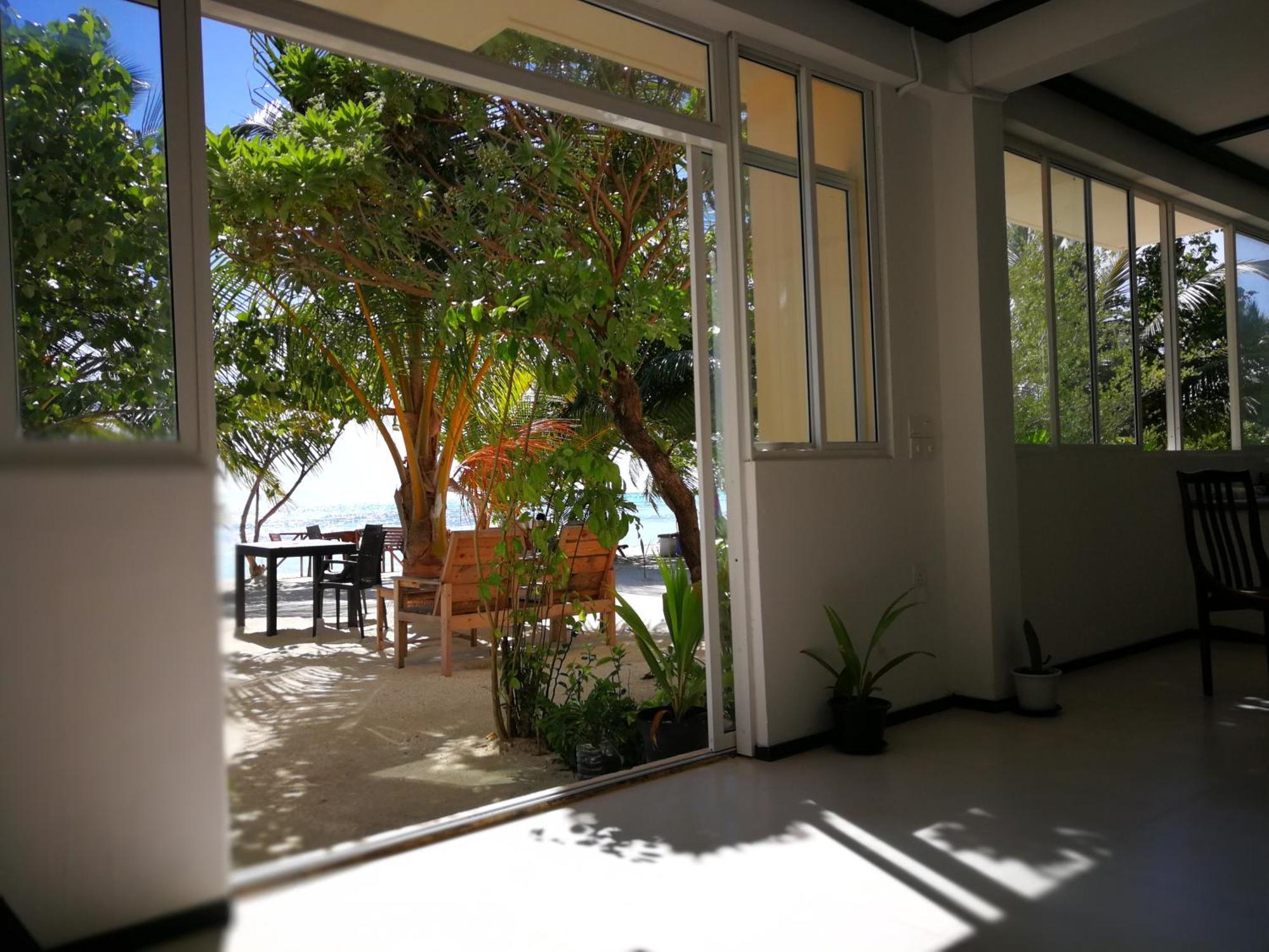Crown Beach Hotel-Private Bikini Beach Dhiffushi Bagian luar foto