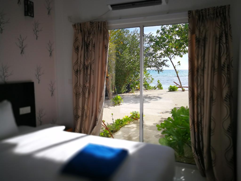 Crown Beach Hotel-Private Bikini Beach Dhiffushi Bagian luar foto