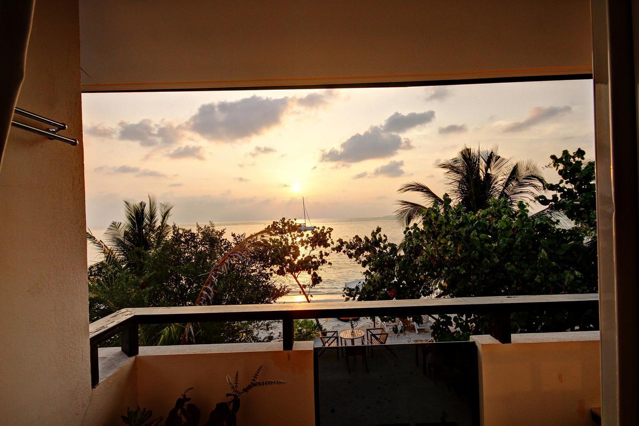 Crown Beach Hotel-Private Bikini Beach Dhiffushi Bagian luar foto