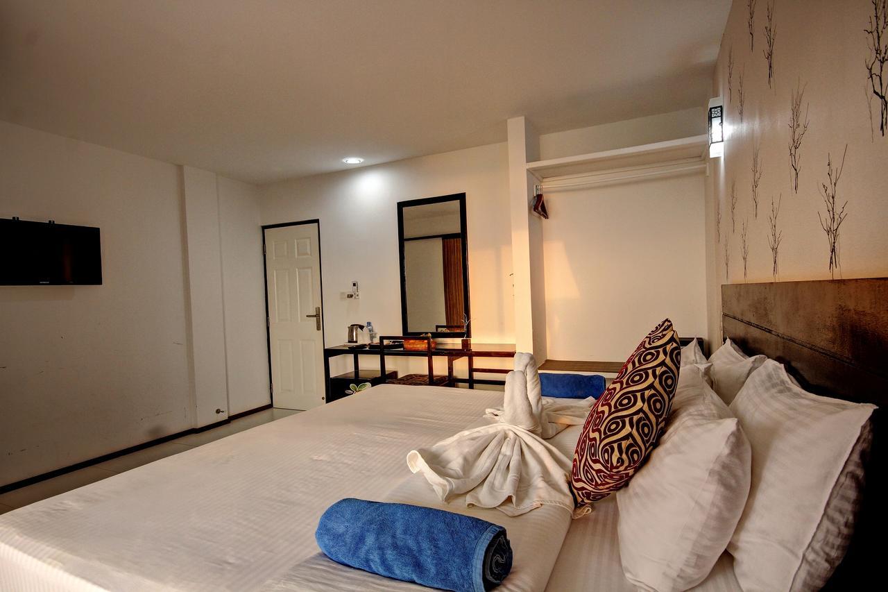 Crown Beach Hotel-Private Bikini Beach Dhiffushi Bagian luar foto
