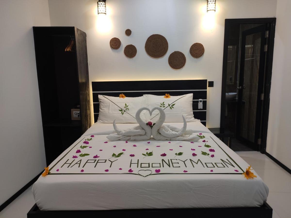 Crown Beach Hotel-Private Bikini Beach Dhiffushi Bagian luar foto