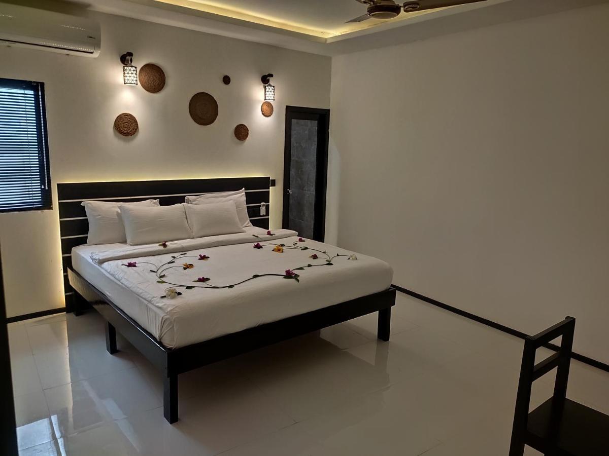Crown Beach Hotel-Private Bikini Beach Dhiffushi Bagian luar foto